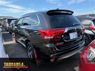 2016 Mitsubishi Outlander - Thumbnail