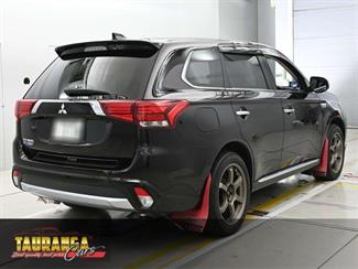 2016 Mitsubishi Outlander - Thumbnail