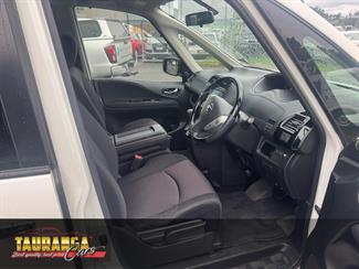 2012 Nissan Serena - Thumbnail
