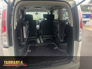 2012 Nissan Serena - Thumbnail