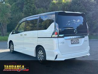 2018 Nissan Serena - Thumbnail