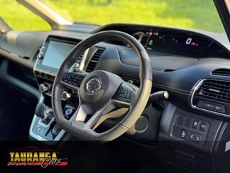 2018 Nissan Serena - Thumbnail