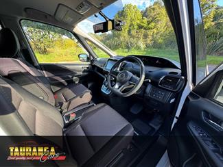 2018 Nissan Serena - Thumbnail