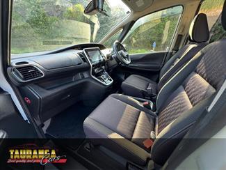 2018 Nissan Serena - Thumbnail