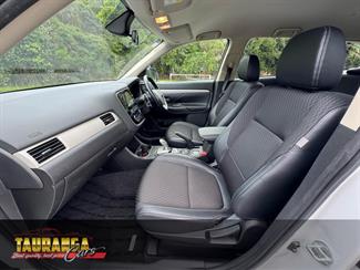2013 Mitsubishi Outlander - Thumbnail