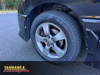2005 Toyota Estima - Thumbnail