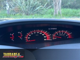 2005 Toyota Estima - Thumbnail
