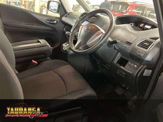 2012 Nissan Serena - Thumbnail
