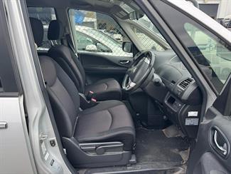 2013 Nissan Serena - Thumbnail