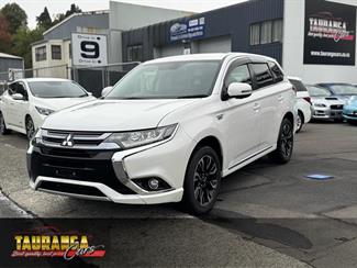 2016 Mitsubishi Outlander - Thumbnail
