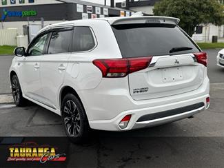 2016 Mitsubishi Outlander - Thumbnail