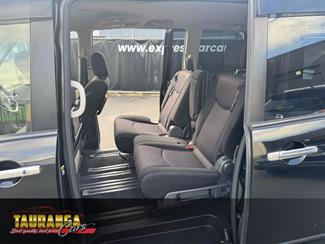 2013 Nissan Serena - Thumbnail