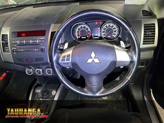 2010 Mitsubishi Outlander - Thumbnail