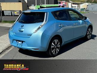 2017 Nissan Leaf - Thumbnail