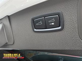 2016 Porsche MACAN - Thumbnail