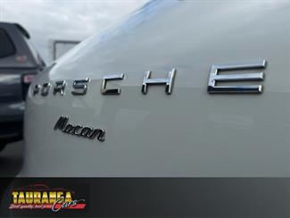2016 Porsche MACAN - Thumbnail