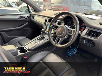 2016 Porsche MACAN - Thumbnail