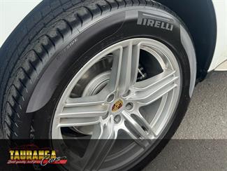 2016 Porsche MACAN - Thumbnail